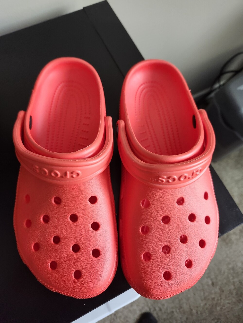 CROCS Classic Mules in Bright Red